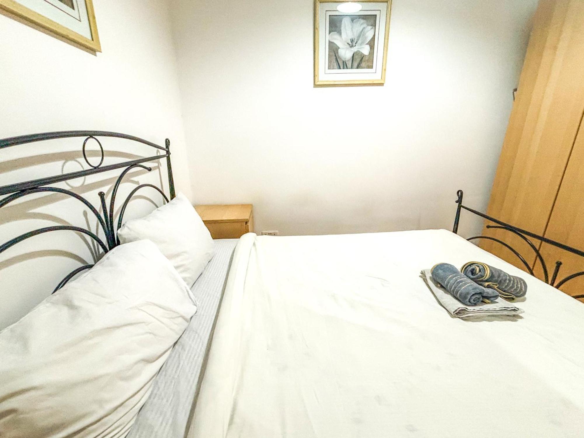 Side Sea View Apartment Sliema